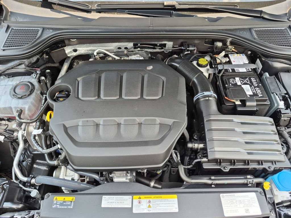 Certified 2024 Volkswagen GTI SE FWD image 27