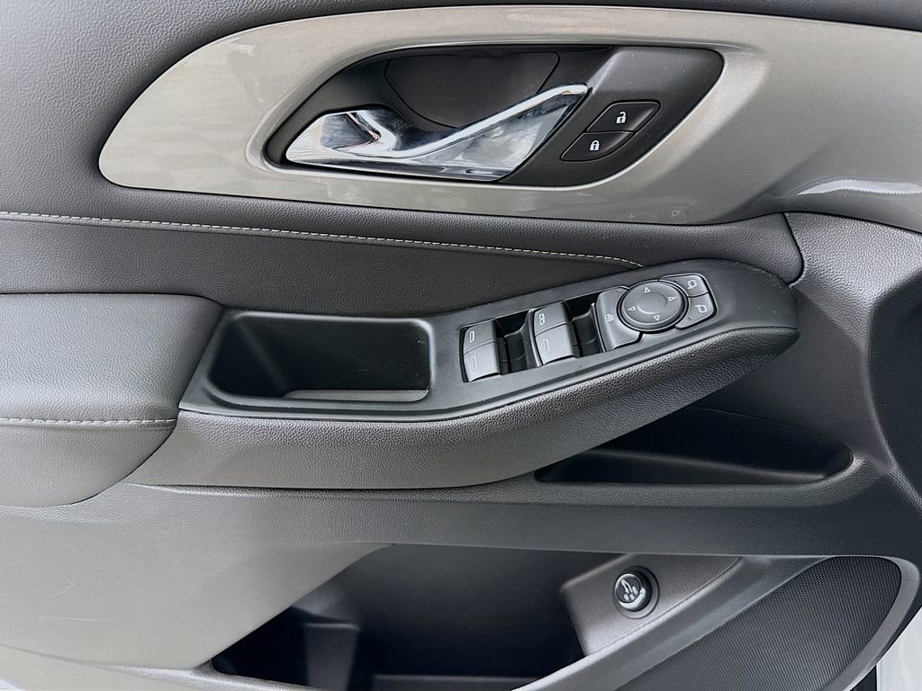 Used 2024 Chevrolet Traverse LT image 17