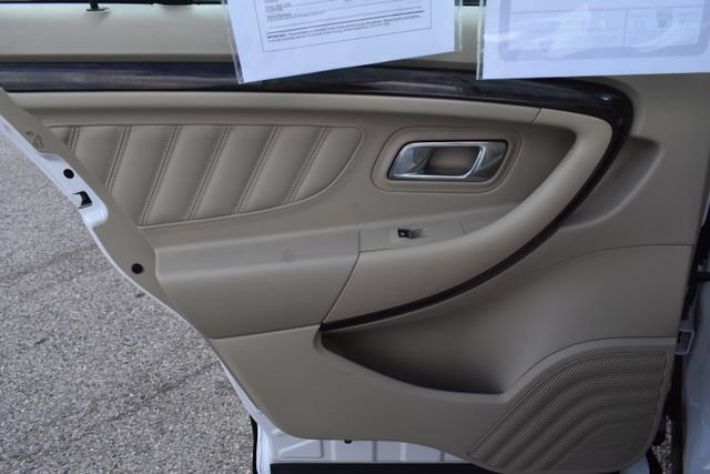 Used 2018 Ford Taurus Limited FWD image 40
