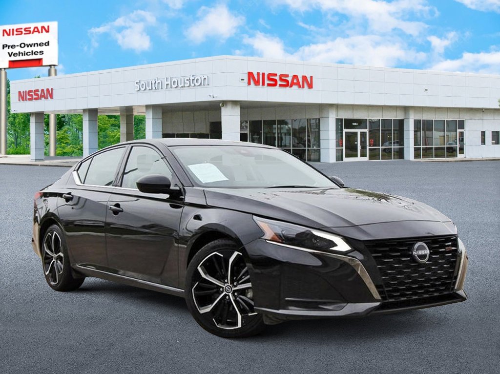 Used 2024 Nissan Altima 2.5 SR w/ SR Premium Package FWD image 1