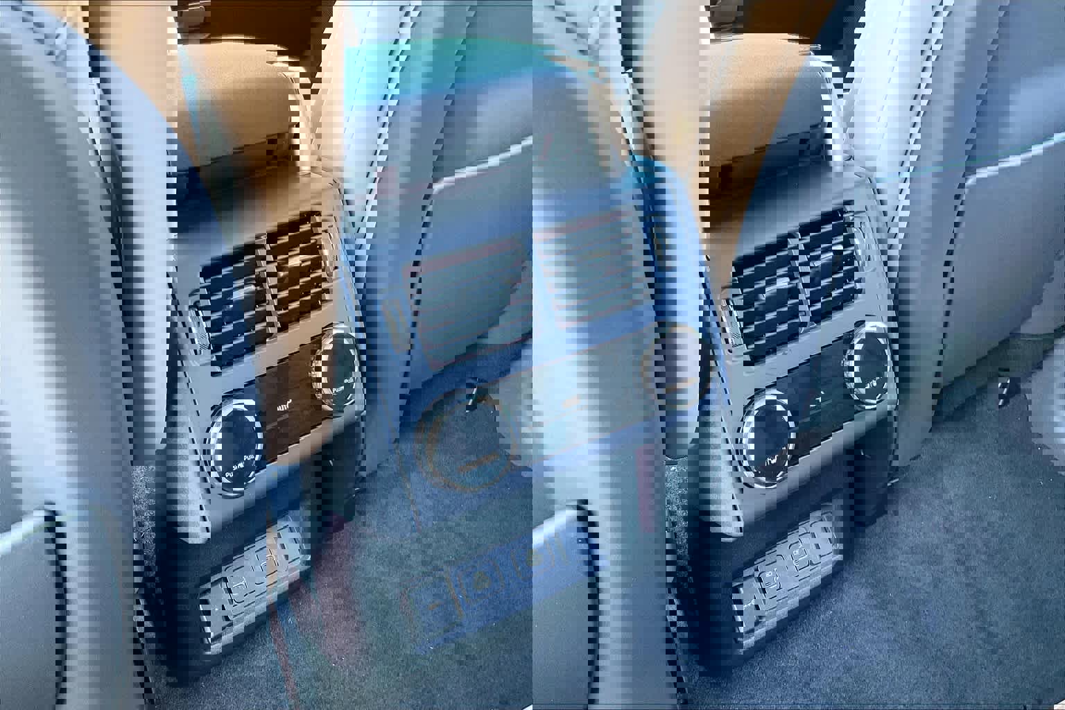 New 2025 Land Rover Discovery Dynamic SE image 16