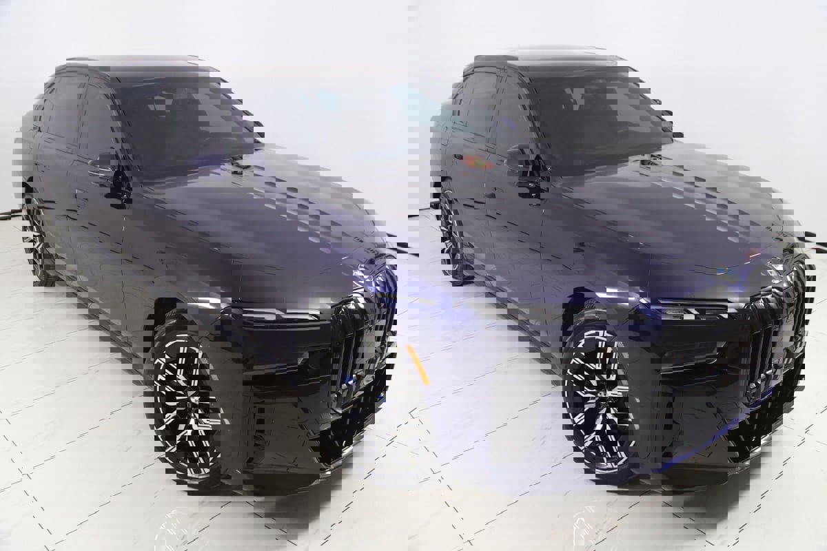 Used 2023 BMW 760i xDrive image 22