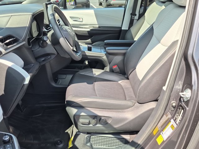 Certified 2025 Toyota Sienna XSE AWD/4WD image 9