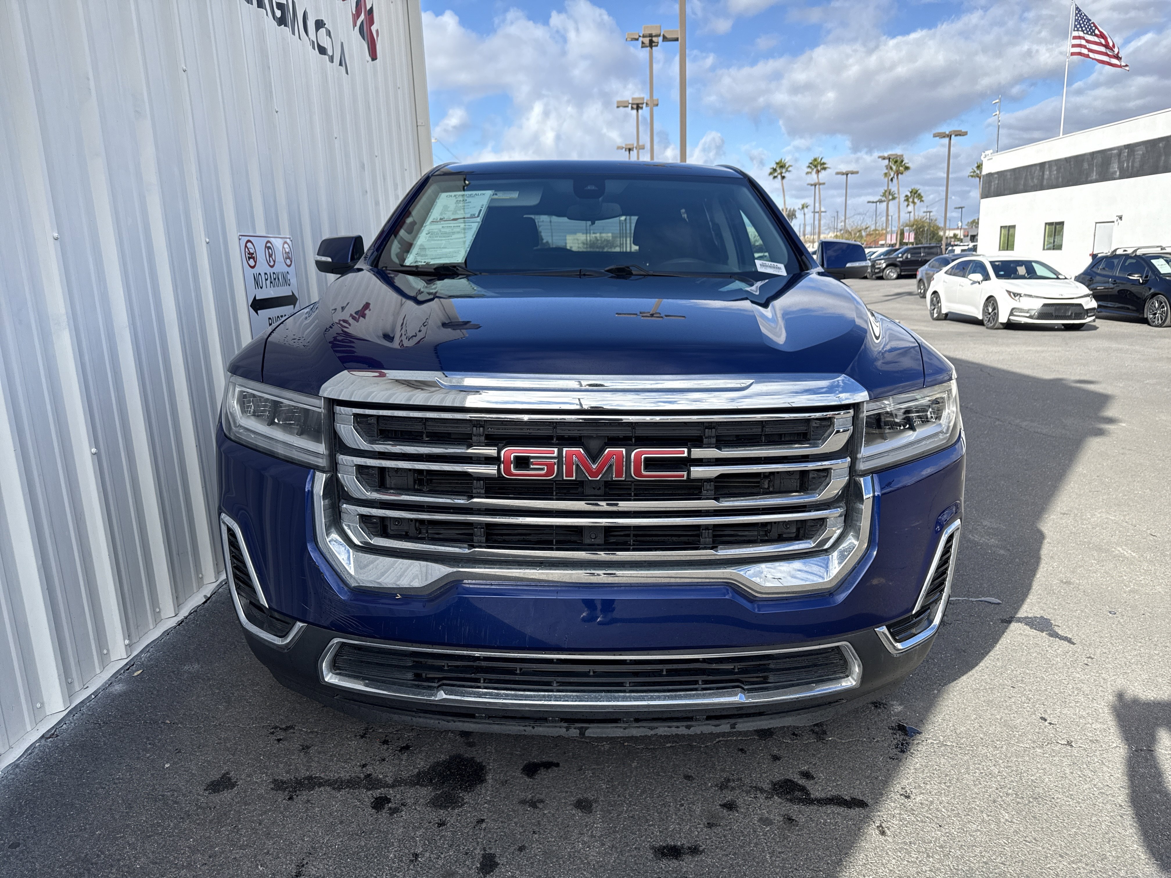 Used 2023 GMC Acadia SLE image 4