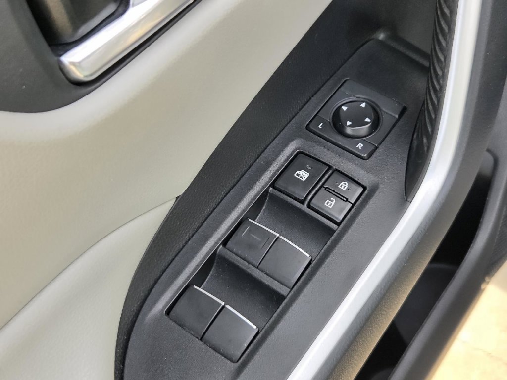 Used 2021 Toyota RAV4 XLE Premium FWD image 20