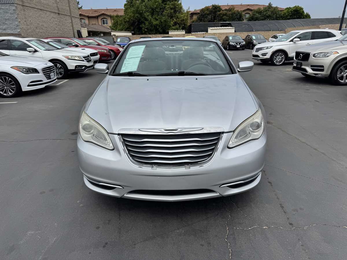 Used 2011 Chrysler 200 Touring FWD image 10