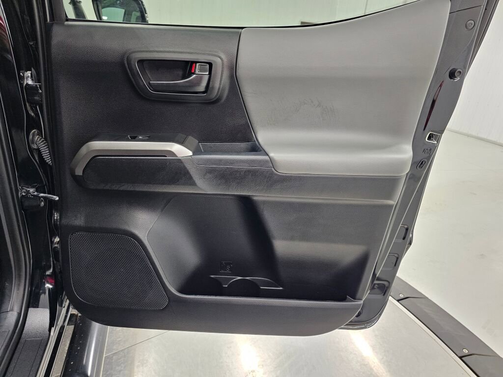 Used 2021 Toyota Tacoma SR5 w/ Technology Package AWD/4WD image 28