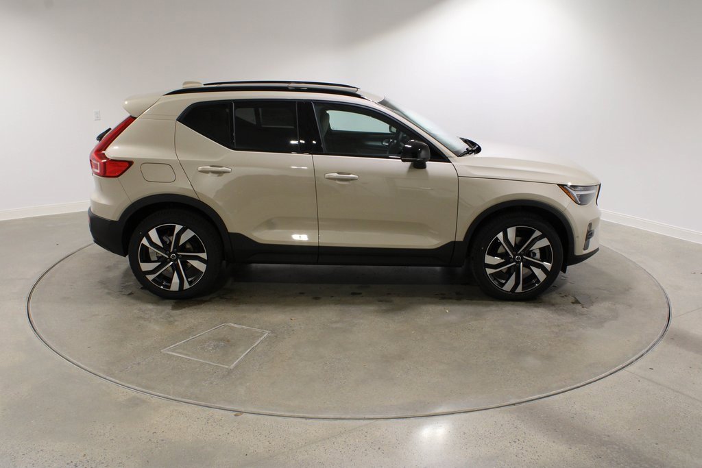 New 2026 Volvo XC40 B5 Ultra w/ Climate Package image 6