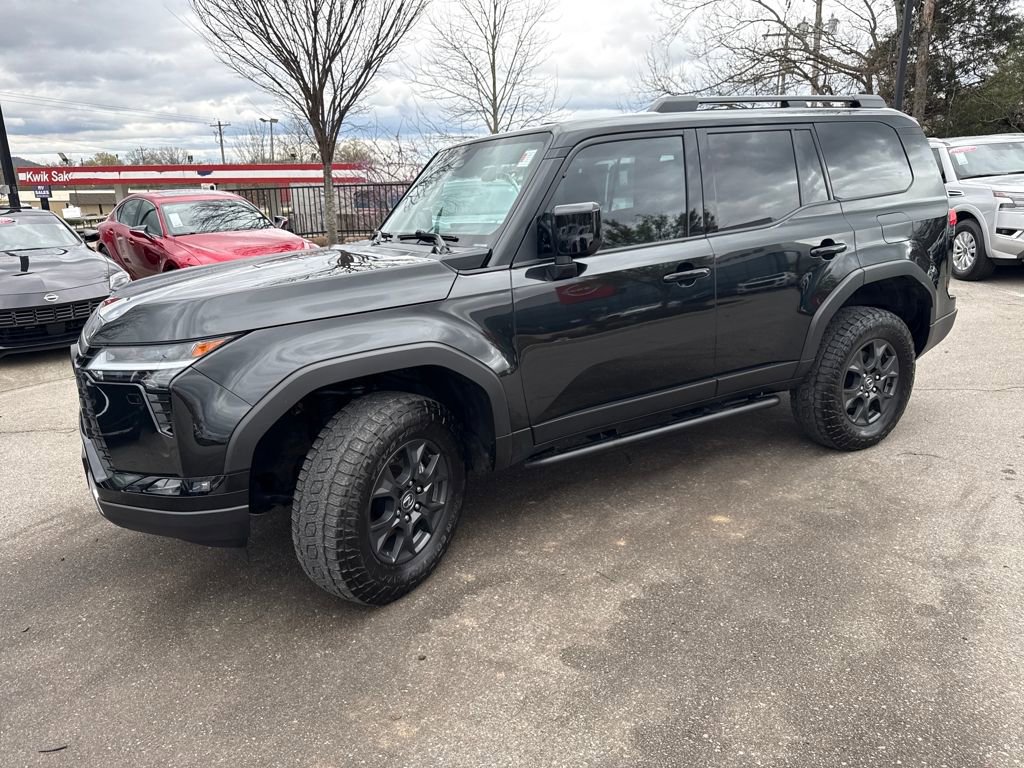 Used 2024 Lexus GX 550 AWD/4WD image 3