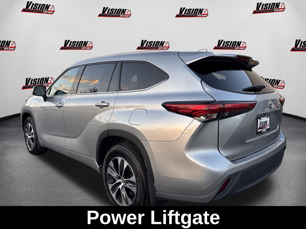 Used 2022 Toyota Highlander XLE AWD/4WD image 8