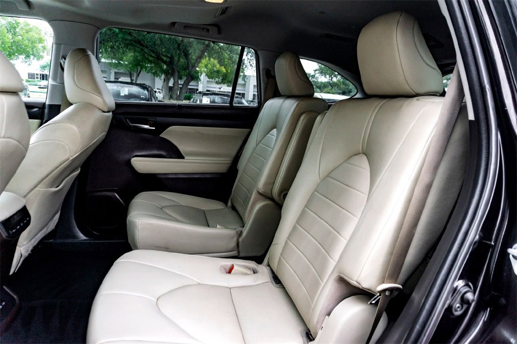 Used 2022 Toyota Highlander XLE image 27