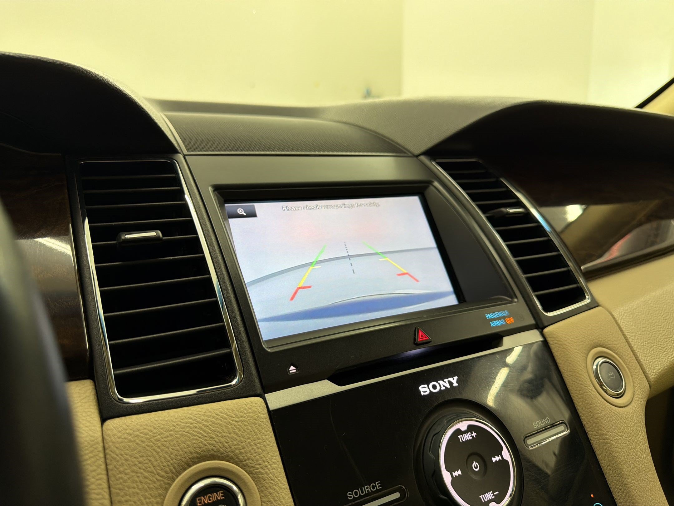 Used 2013 Ford Taurus Limited FWD image 21