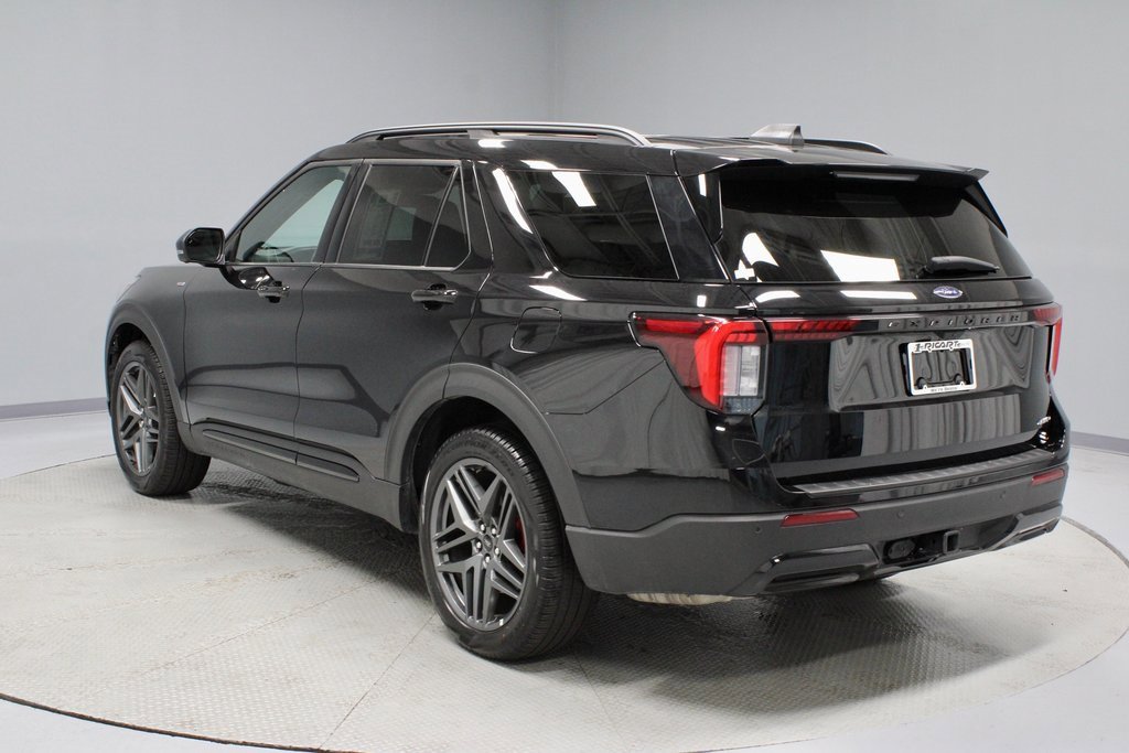 Certified 2025 Ford Explorer ST-Line w/ ST-Line Street Pack image 10