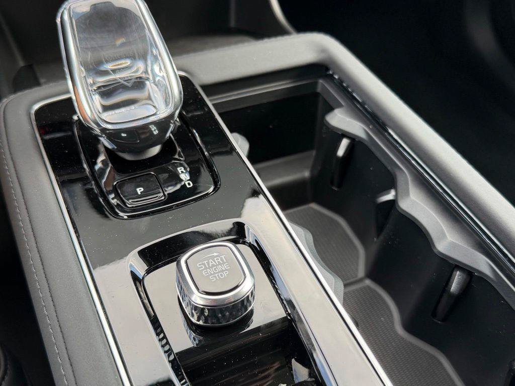 New 2026 Volvo XC90 T8 Plus w/ Protection Package Premier AWD/4WD image 21