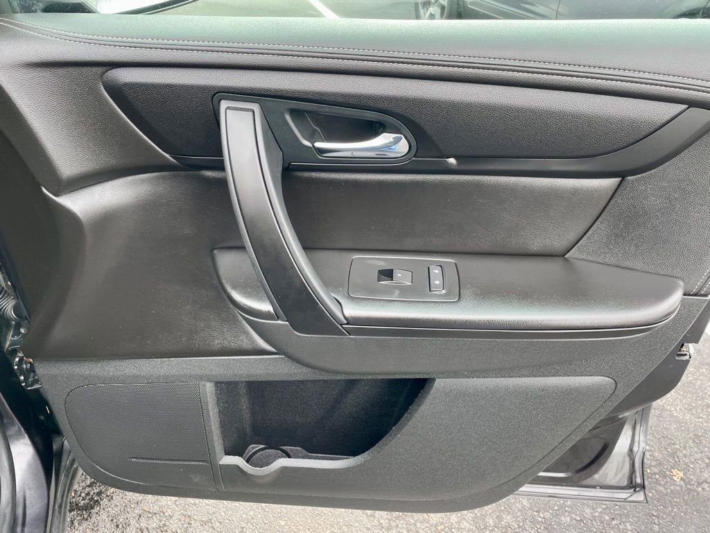 Used 2017 Chevrolet Traverse LT image 14
