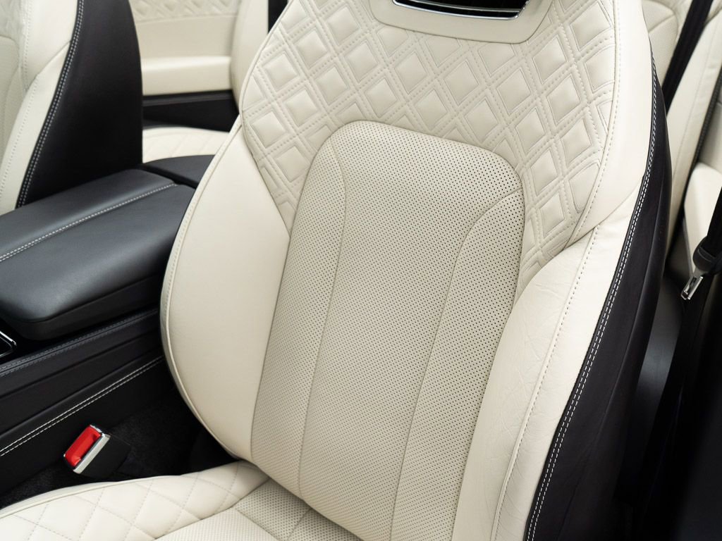 Used 2023 Bentley Continental GT Azure image 24