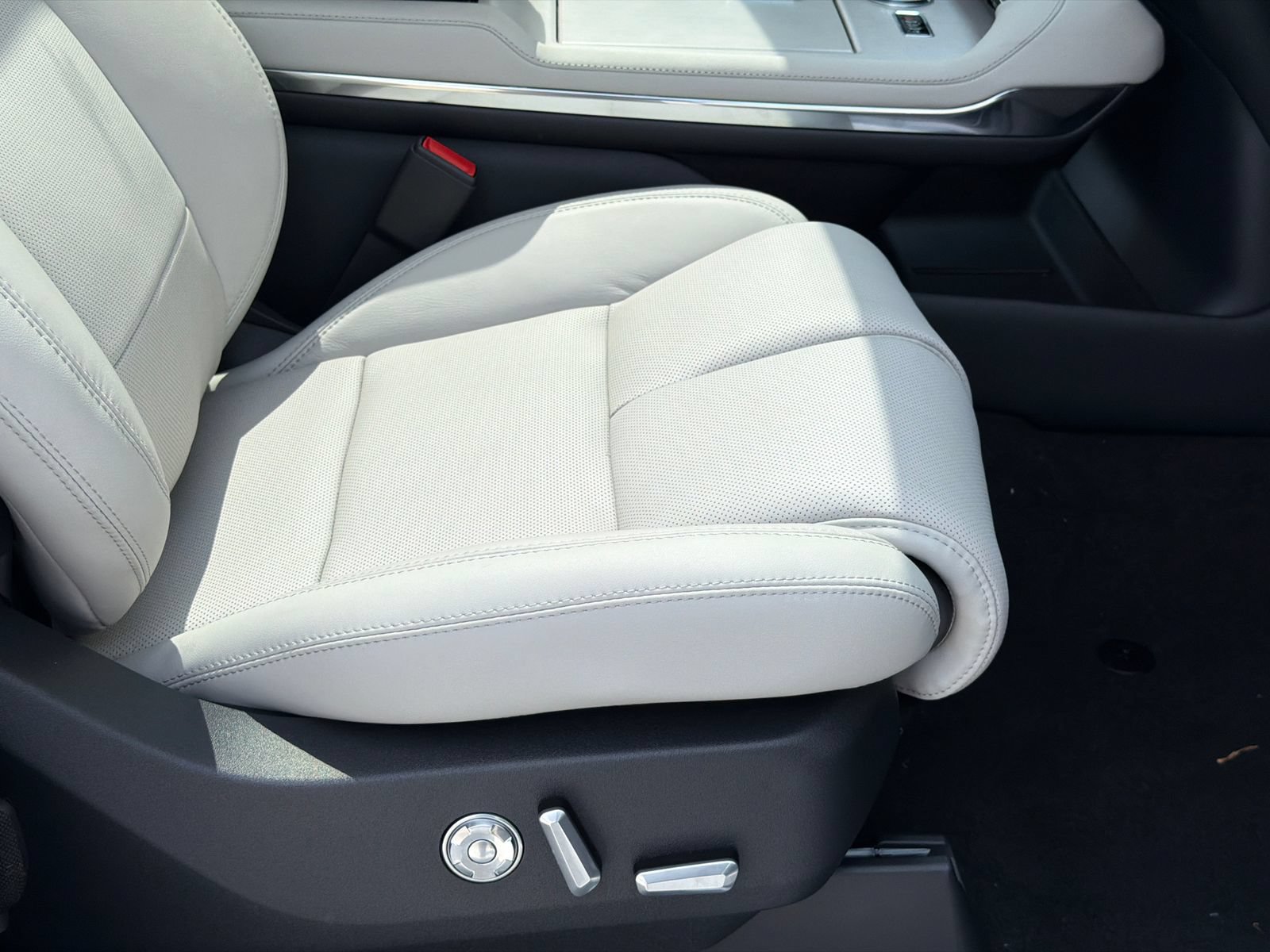 New 2026 Lincoln Navigator L Reserve AWD/4WD image 13