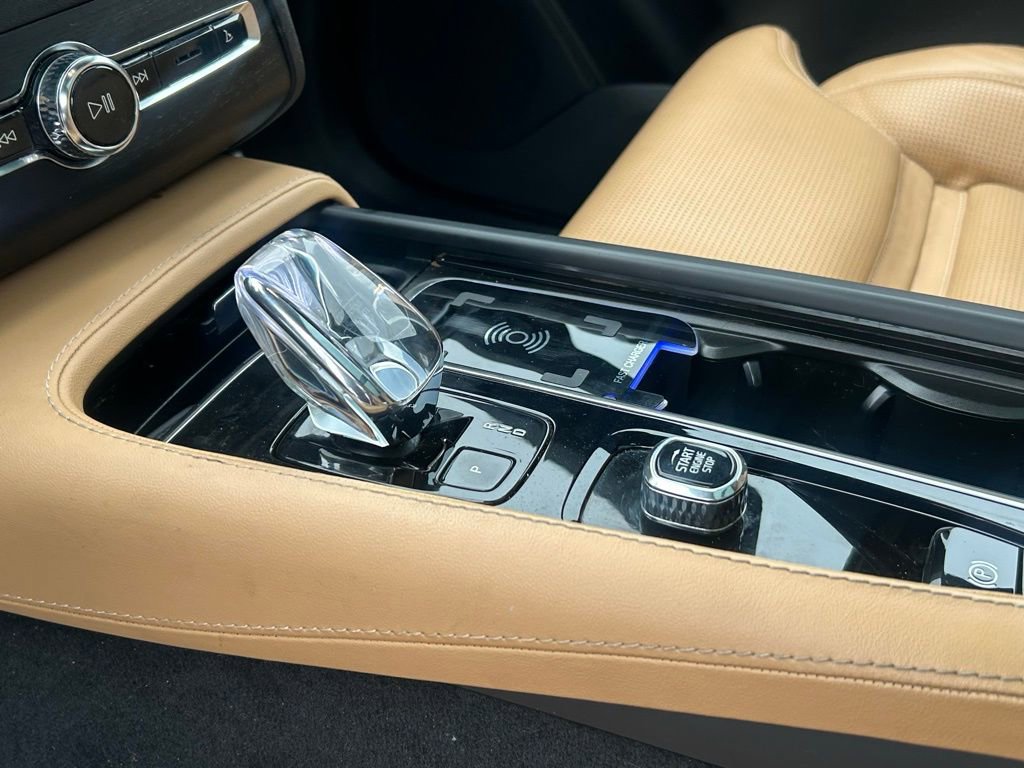 Used 2023 Volvo XC90 B6 Ultimate w/ Protection Package Premier image 15