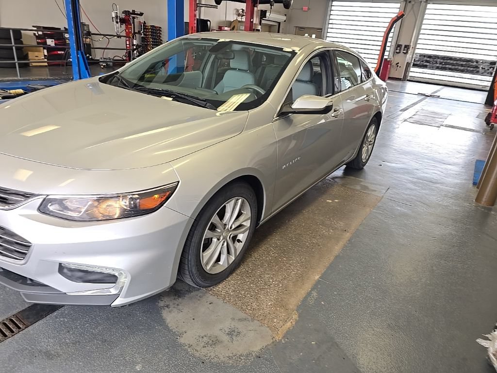Used 2018 Chevrolet Malibu Hybrid FWD image 2