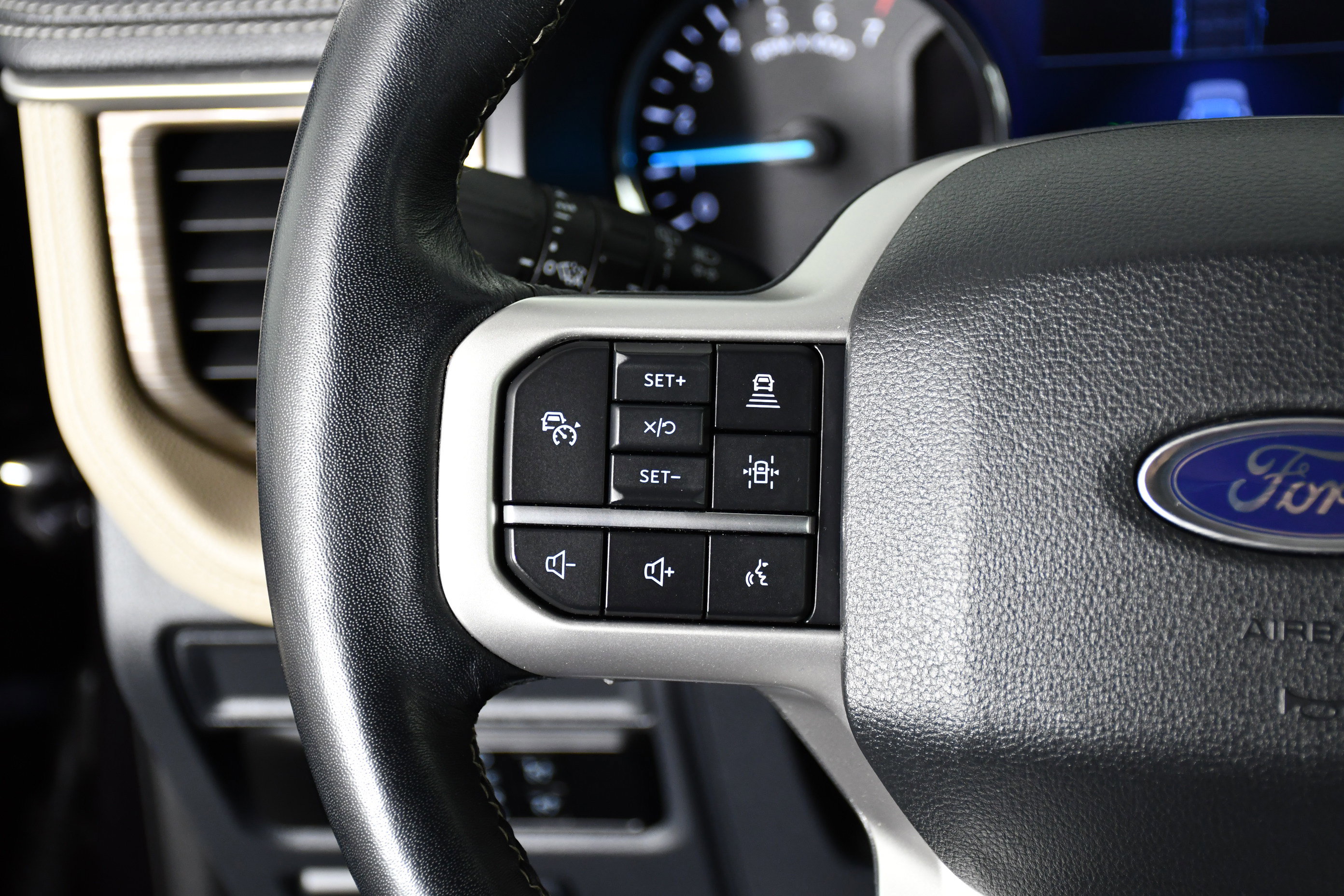 Used 2024 Ford Expedition Limited image 14