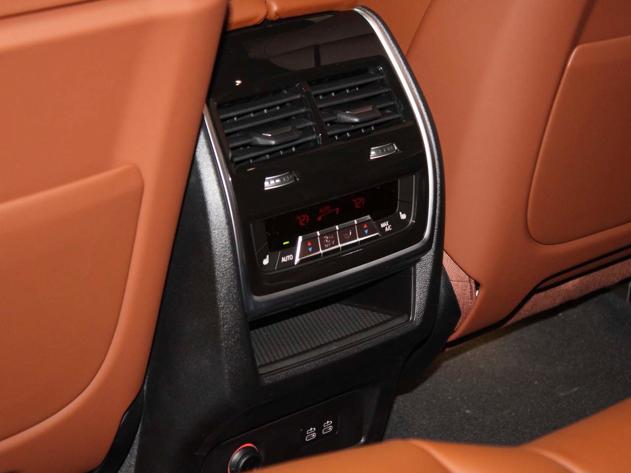 New 2026 BMW X7 M60i image 16