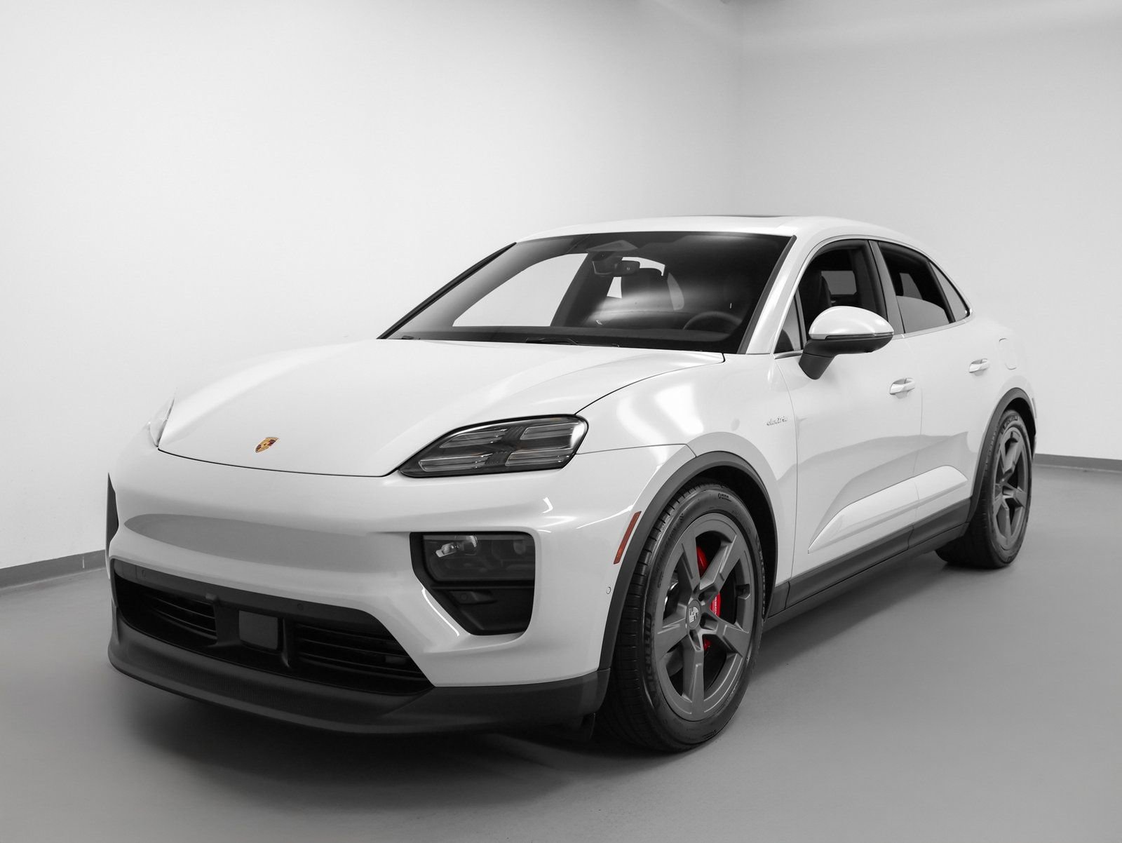 Certified 2025 Porsche Macan 4S Electric AWD/4WD image 6