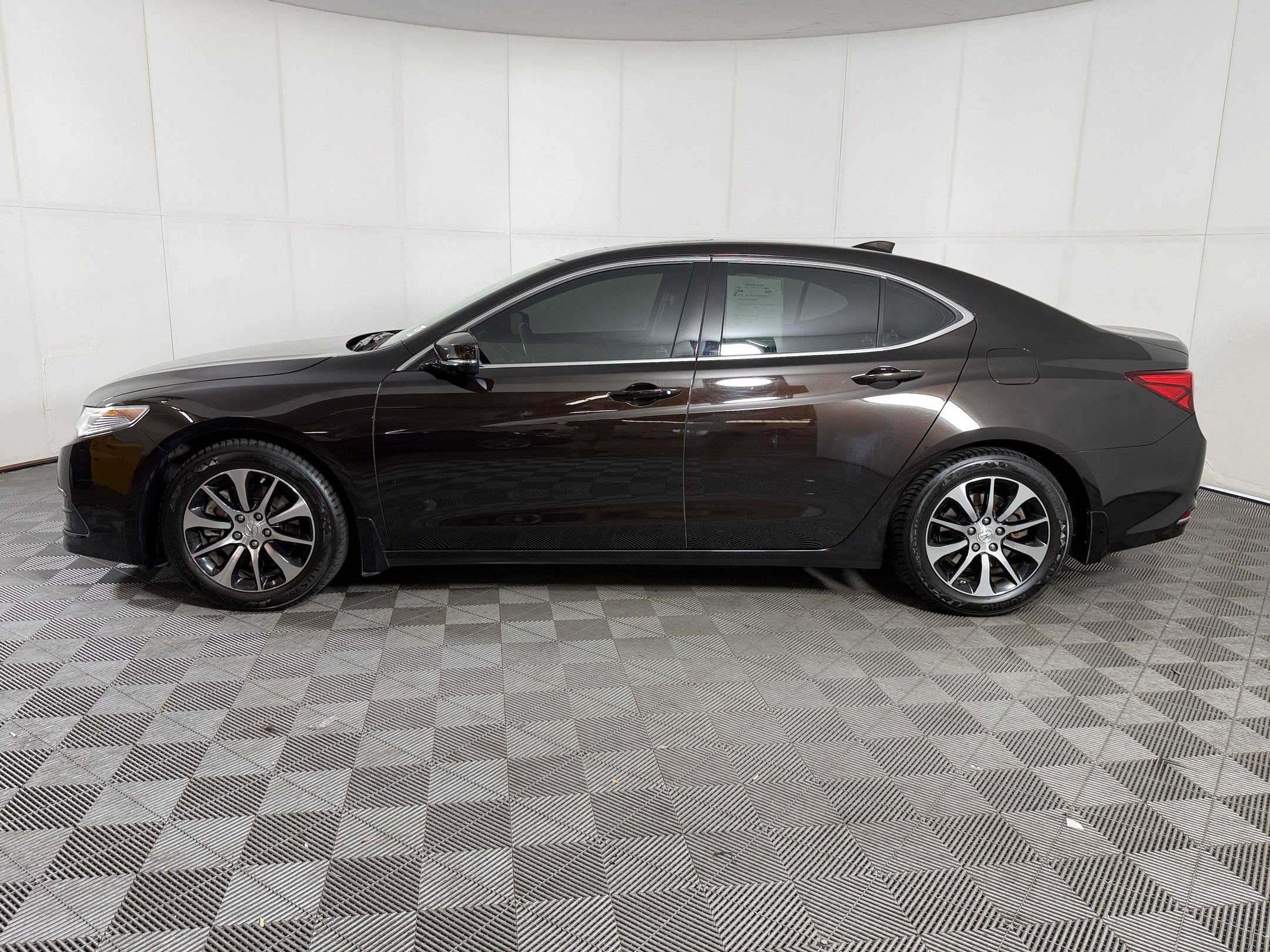 Used 2015 Acura TLX w/ Technology Package FWD image 2
