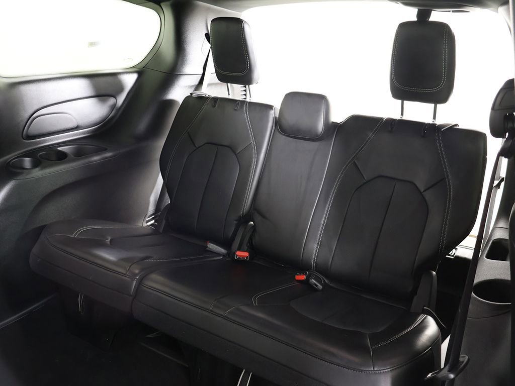 Used 2025 Chrysler Pacifica Select FWD image 36