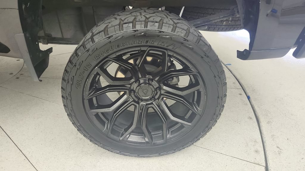 Used 2024 Chevrolet Silverado 1500 LT RWD image 27
