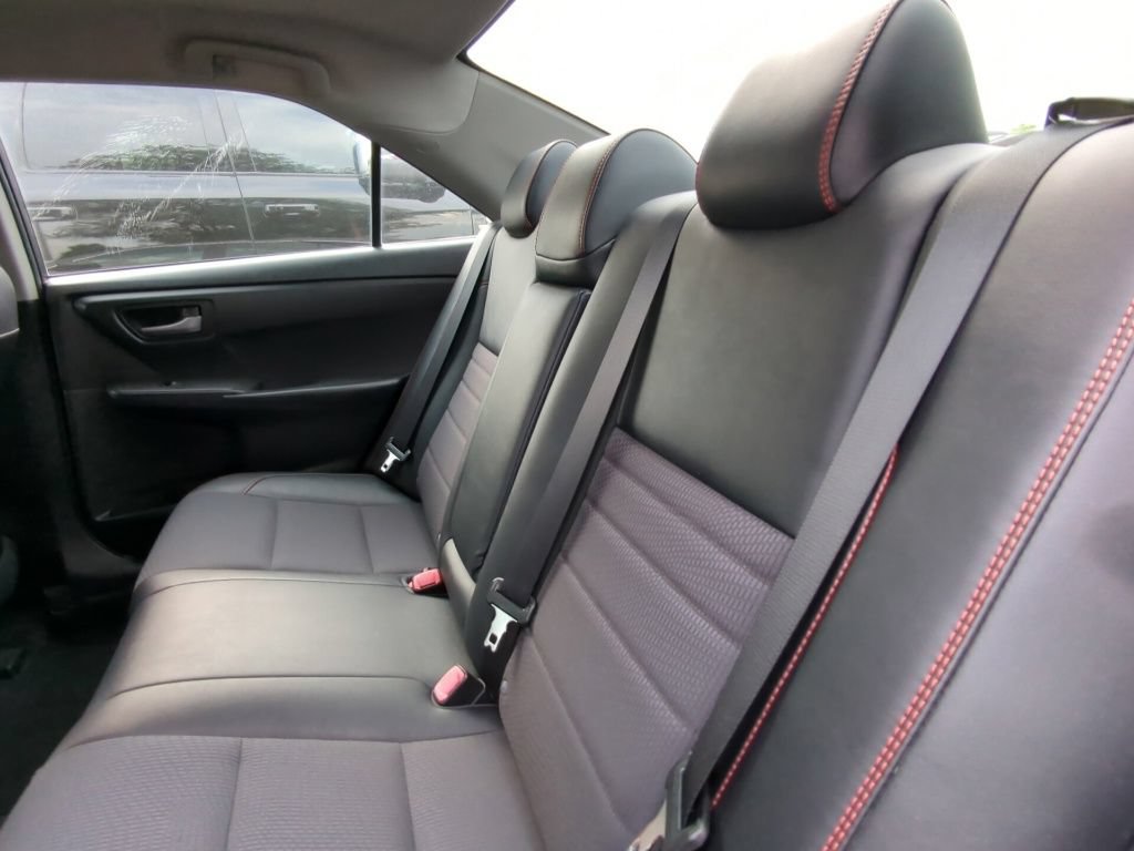 Used 2016 Toyota Camry SE FWD image 9