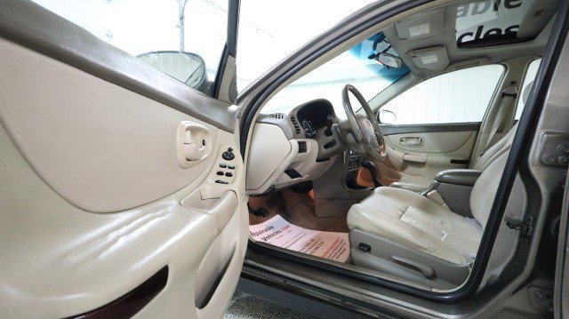 Used 2002 Oldsmobile Intrigue GL w/ Sun & Sound Pkg FWD image 9