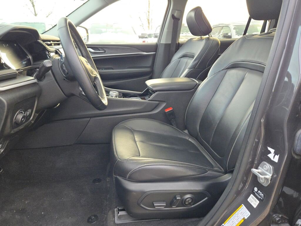 Used 2022 Jeep Grand Cherokee L Limited w/ Trailer Tow Group (B) image 24