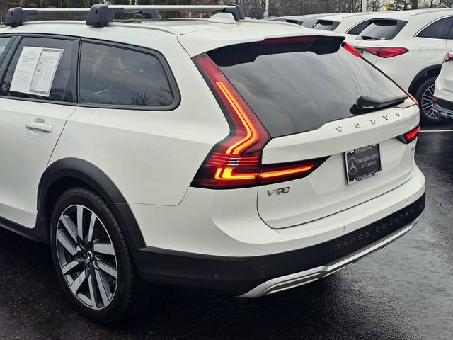 Used 2023 Volvo V90 B6 Cross Country Ultimate image 13