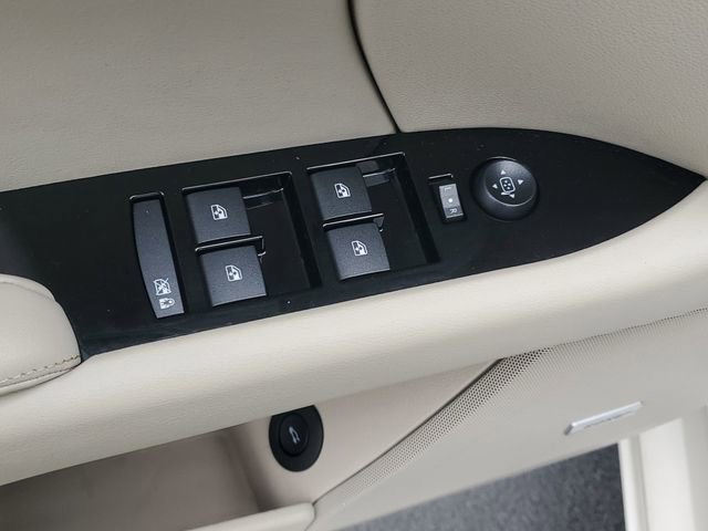 Certified 2013 Cadillac XTS Premium image 15