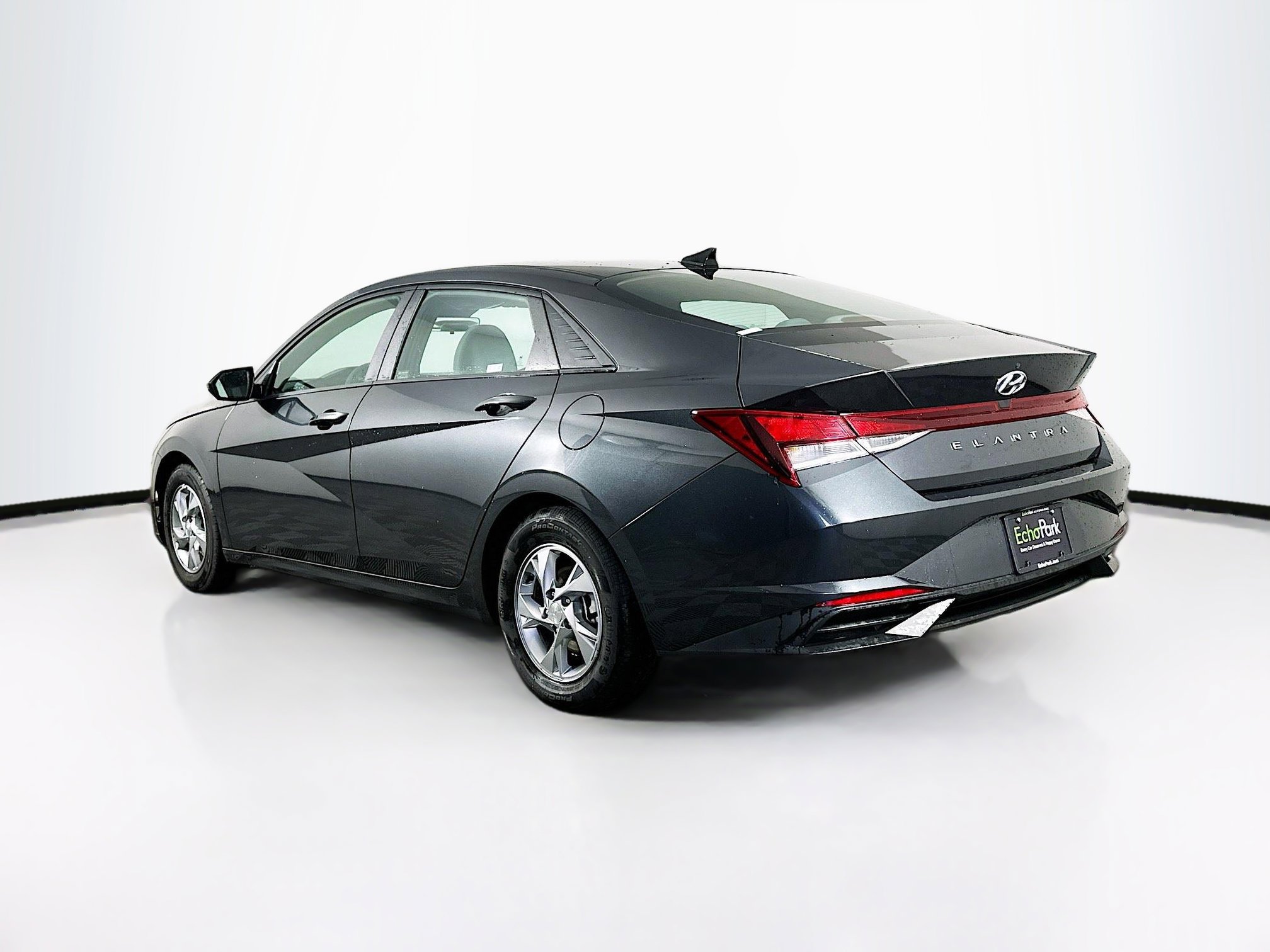 Used 2021 Hyundai Elantra SE image 5