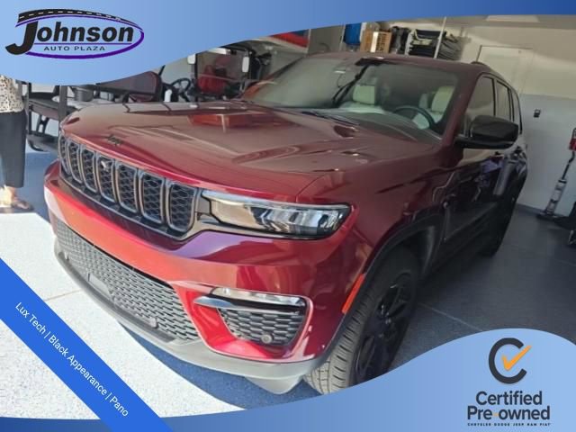 Used 2023 Jeep Grand Cherokee Limited w/ Luxury Tech Group II AWD/4WD image 1