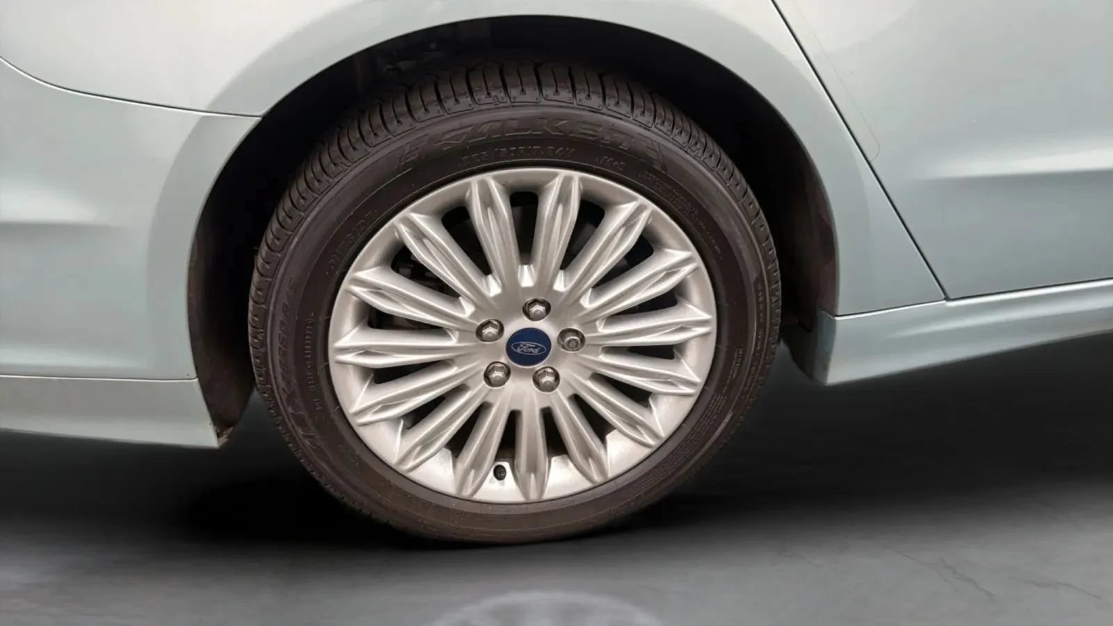 Used 2013 Ford Fusion Energi Titanium FWD image 27