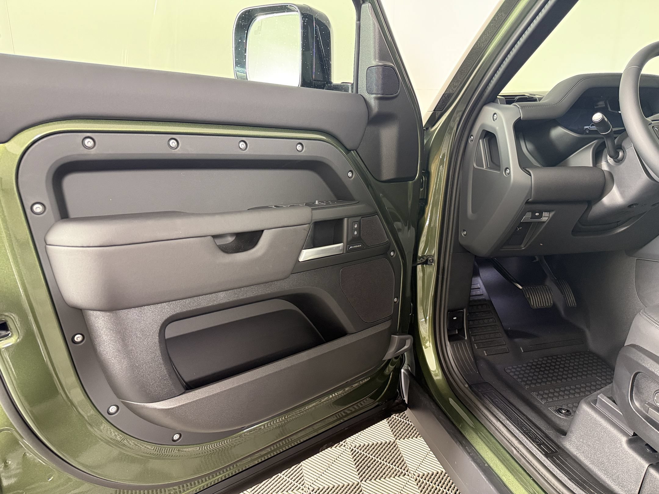 New 2026 Land Rover Defender 110 S AWD/4WD image 13