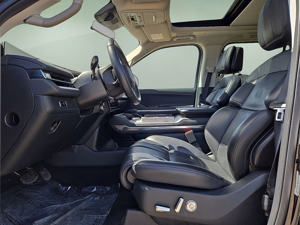 Used 2025 Lincoln Navigator Reserve image 23