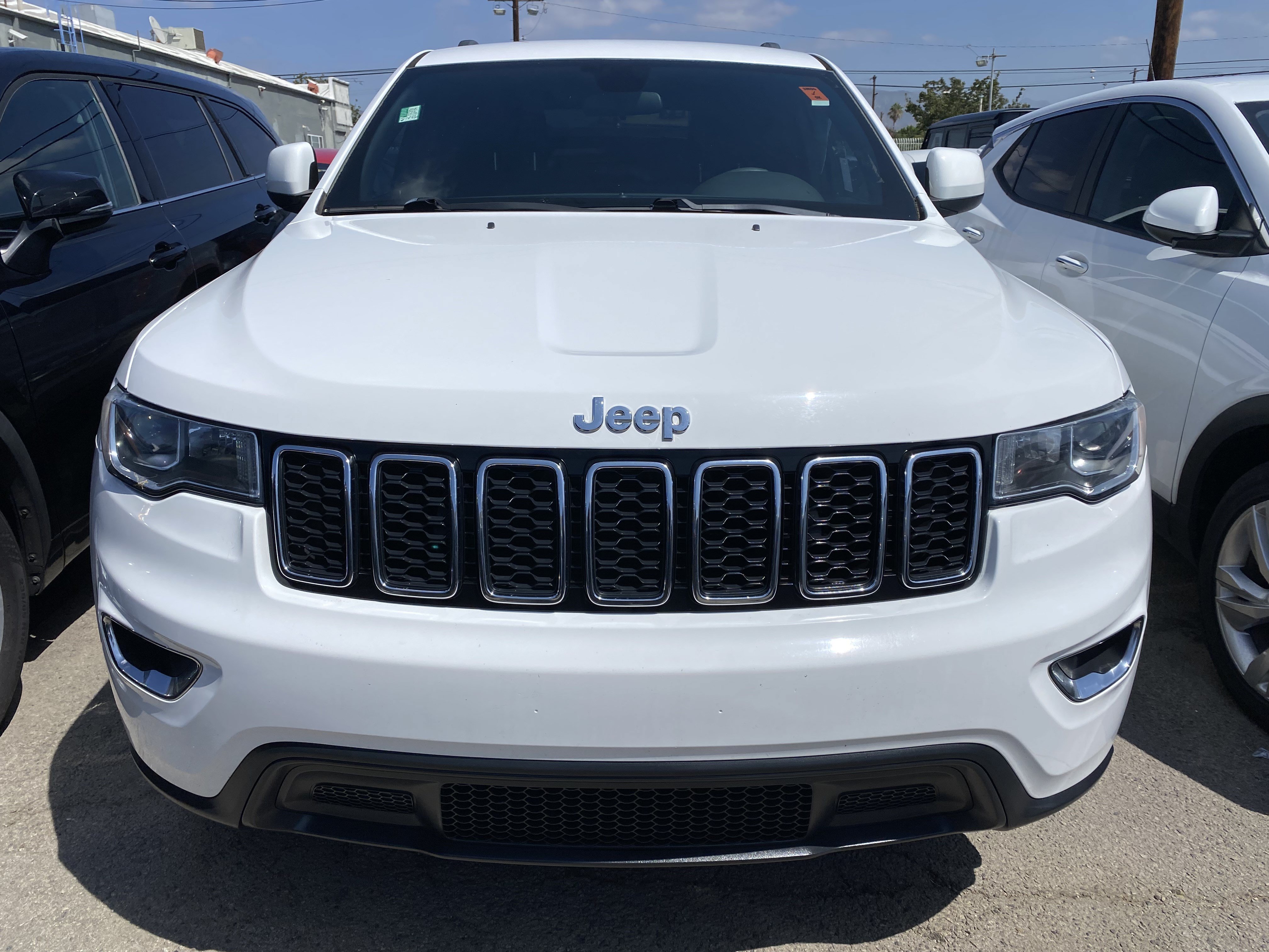 Used 2018 Jeep Grand Cherokee Laredo RWD image 3