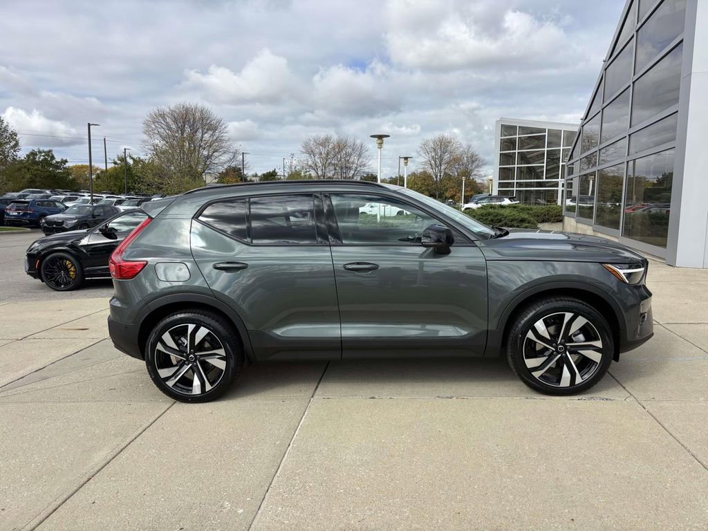 New 2026 Volvo XC40 B5 Ultra w/ Protection Package Premier image 8
