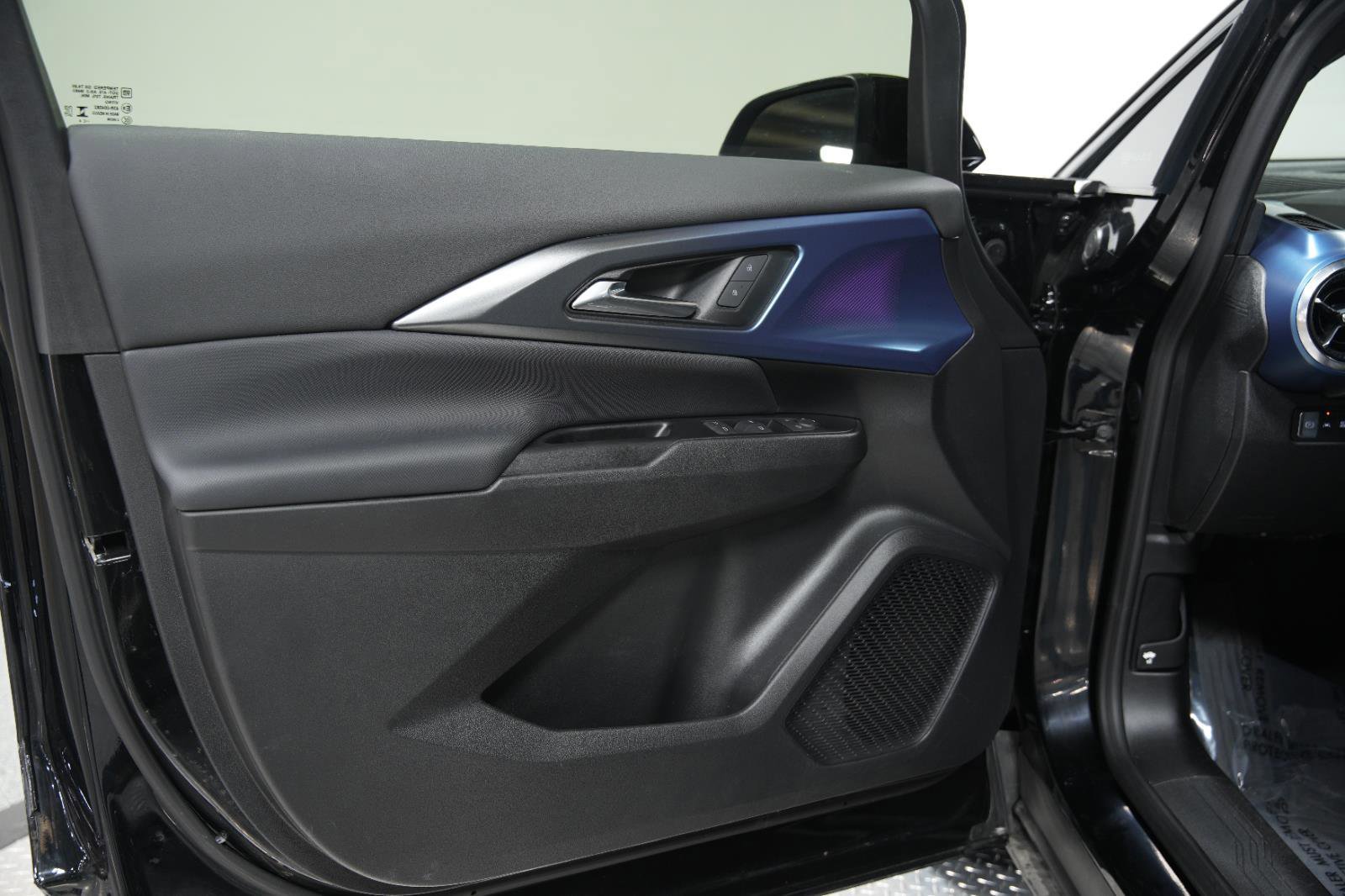 Used 2024 Chevrolet Equinox EV LT image 23