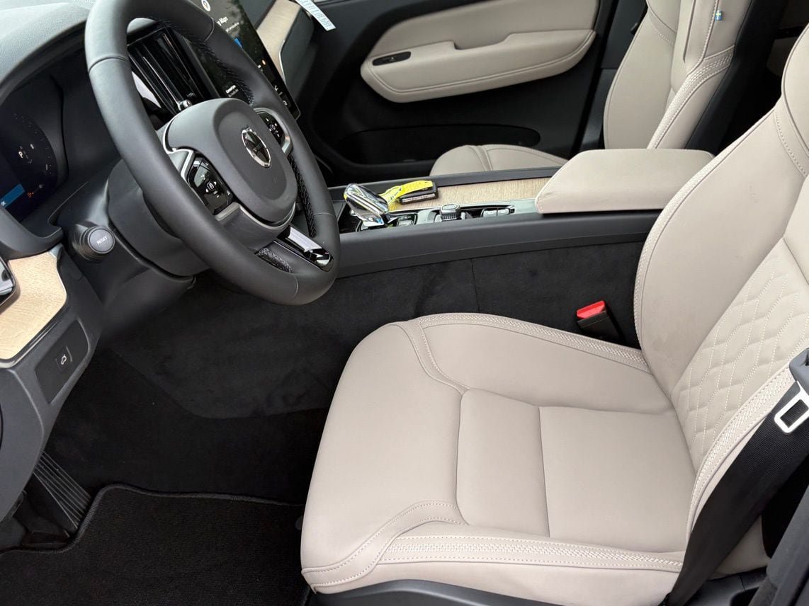 New 2026 Volvo XC60 B5 Plus w/ Protection Package Premier AWD/4WD image 17