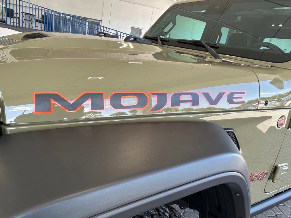 Used 2025 Jeep Gladiator Mojave w/ Safety Group AWD/4WD image 19