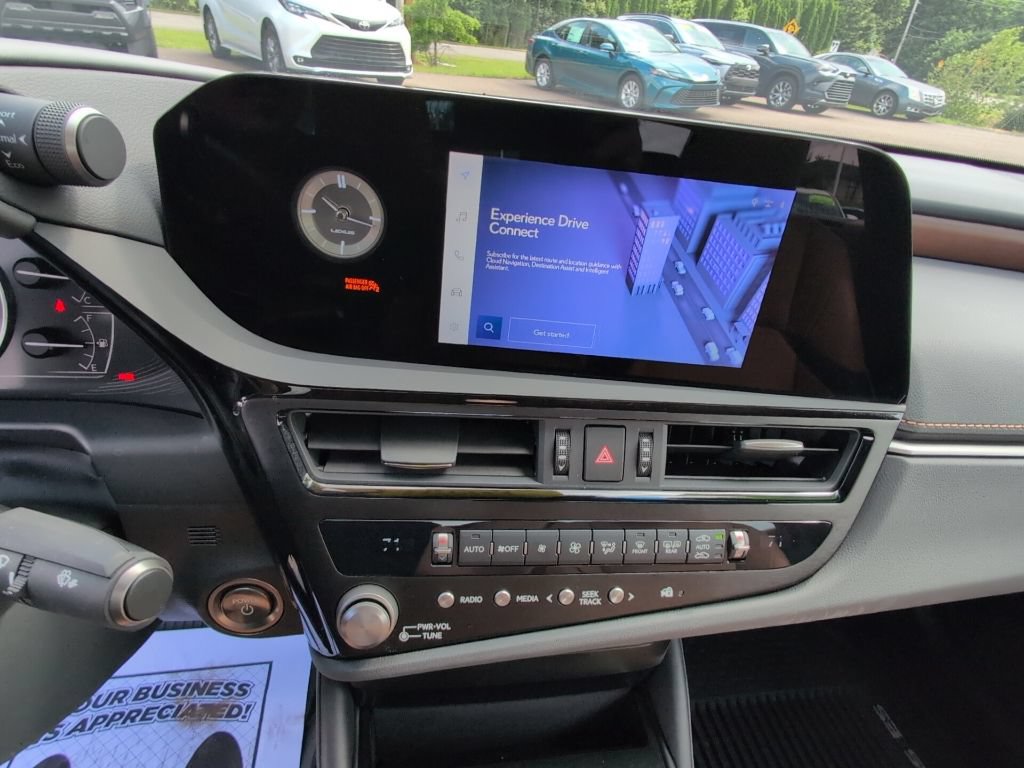 Used 2024 Lexus ES 300h w/ Premium Package FWD image 21