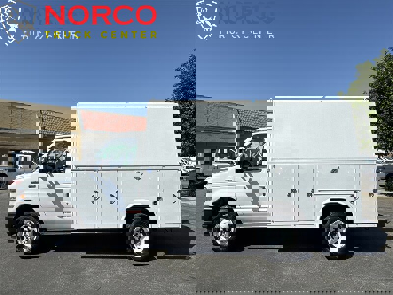 Used 2023 Ford E-350 and Econoline 350 Super Duty w/ Power Windows & Locks Group image 5