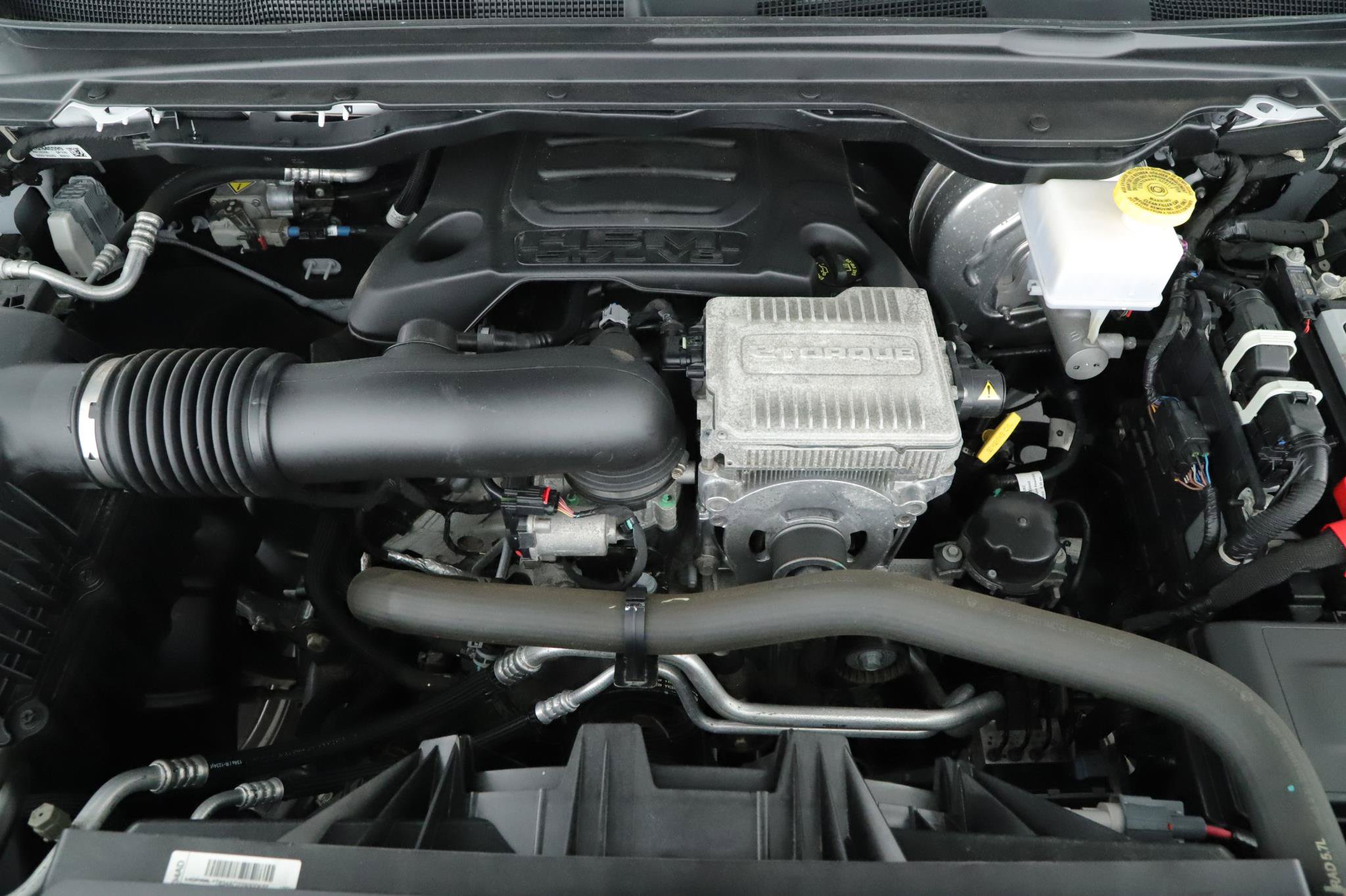 Used 2024 RAM 1500 Laramie AWD/4WD image 16