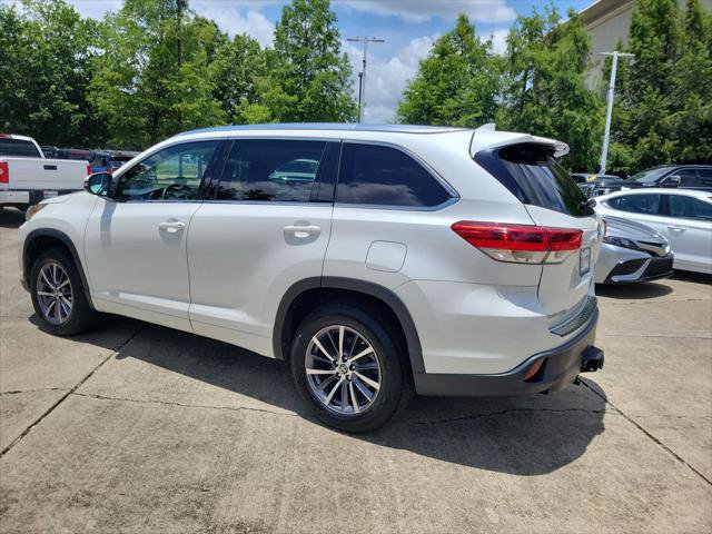 Certified 2017 Toyota Highlander XLE FWD image 3