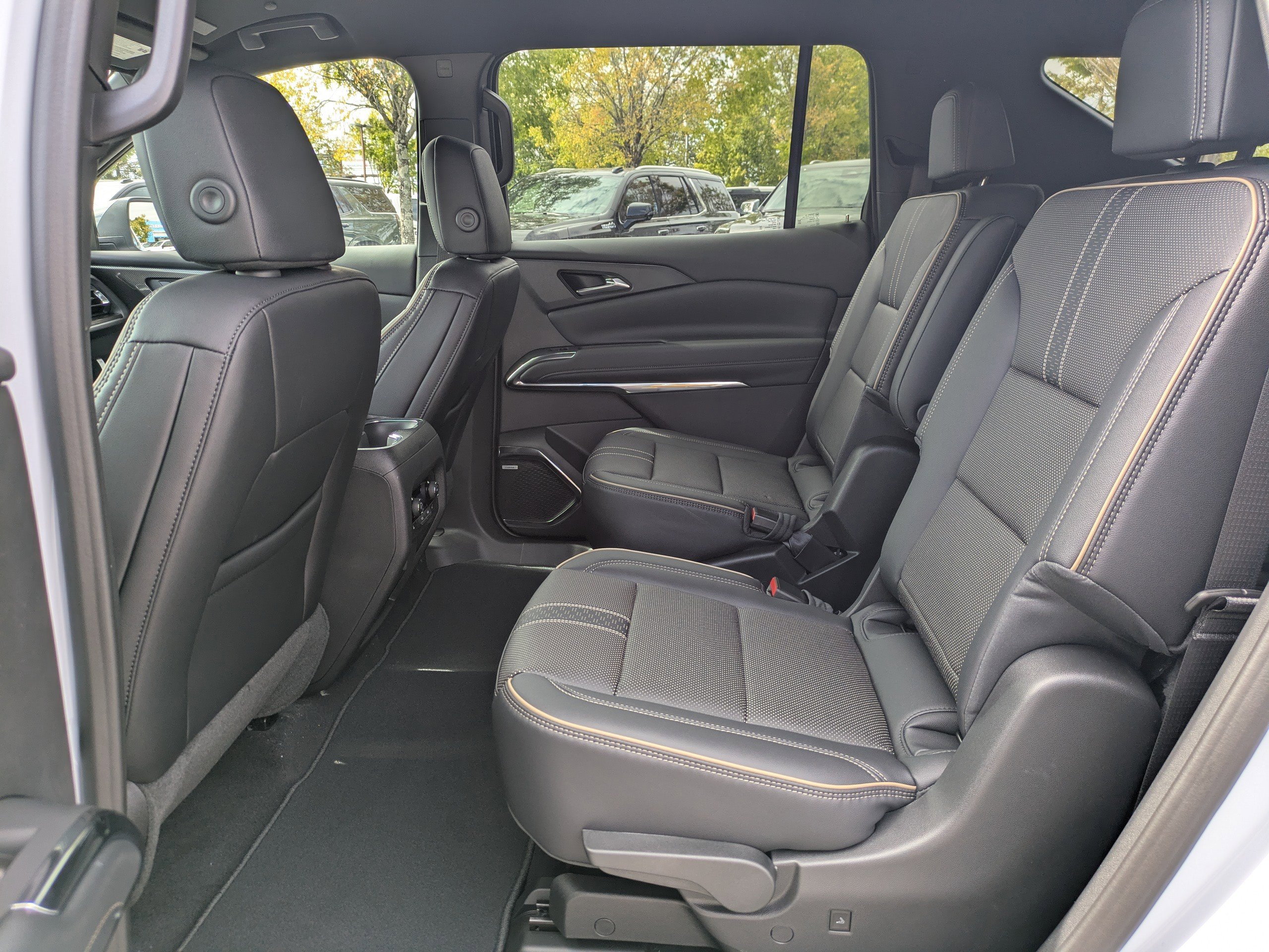 New 2026 Chevrolet Traverse High Country image 16