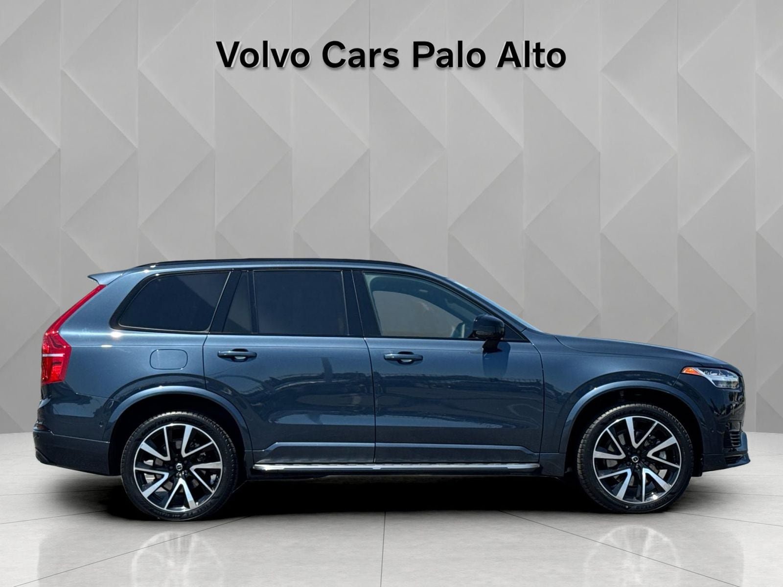 Certified 2023 Volvo XC90 T8 Ultimate AWD/4WD image 12